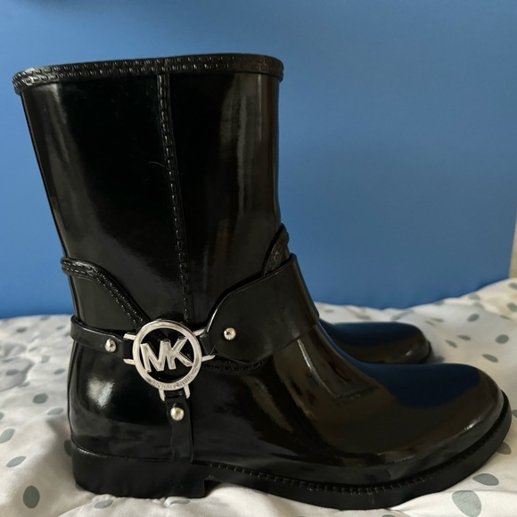 Michael Kors Rubber Boots Size 6 - Picture 4 of 8